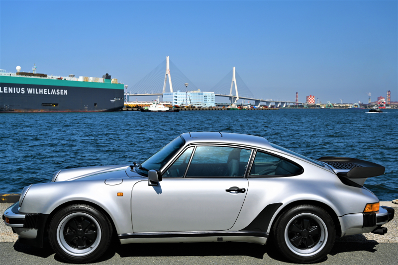 ポルシェ 911(Type930) 超希少コレクターズ物極上最終89年ポルシェ930 ターボ5速マニュアル左ハンドル法人禁煙屋根保管雨天未使用実低走行3.0万Km大人気カラーシルバー＆ダークブルーレザーインテリアエンジンミッション足回りフルOH済み超極上 930ターボお探しのお客様必見 ...