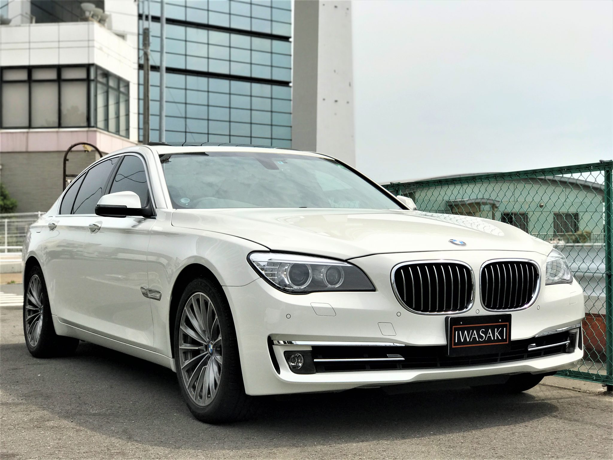 定番大人気モデル BMW 740iコンフォートプラスパッケージ 右